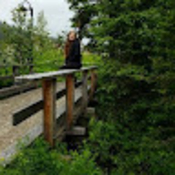 Meet your Posher, Mia - Picture 1 of 1